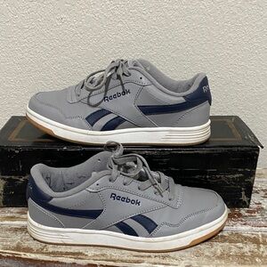 Nice kids grey with navy blue stripes Reebok 👟 sneakers. These are 😎 awesome